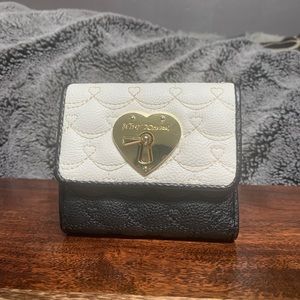 Betsey Johnson Black/White Trifold Latch Wallet